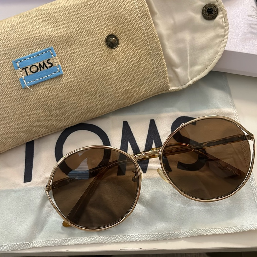 TOMS Blythe Cat Eye Sunglasses